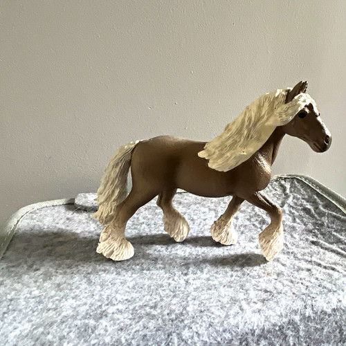 Schleich tinker mare shelf