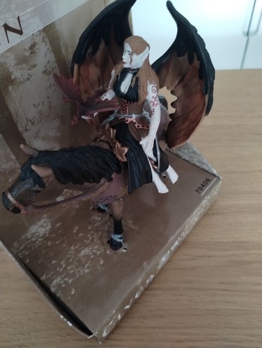 Schleich elves surah horse - on,